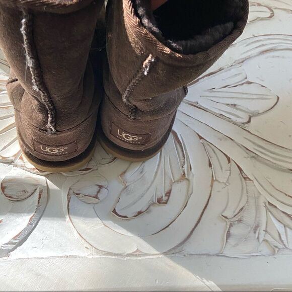 UGG Classic Short Boots dark brown size 5 - Picture 5 of 8